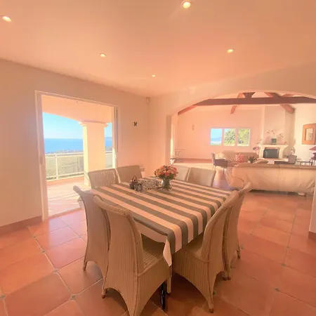 Villa 5 Pièces 8 Couchages *