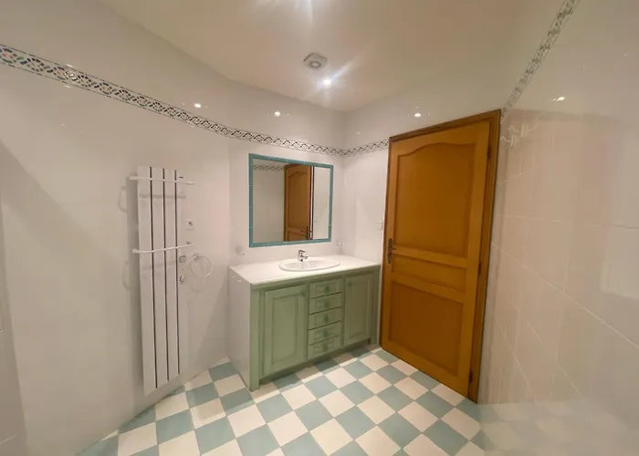 5 Pieces 8 Couchages 别墅