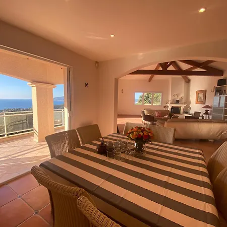 5 Pieces 8 Couchages *