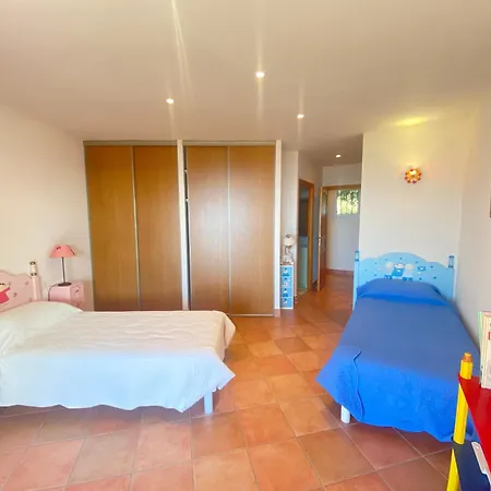 5 Pieces 8 Couchages ヴィラ *