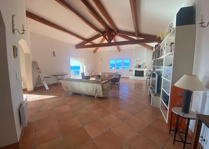 5 Pieces 8 Couchages Villa